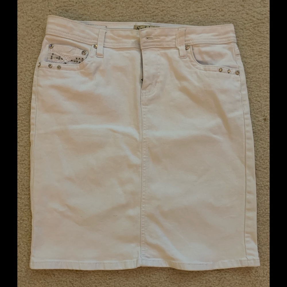 White denim mini skirt size 6